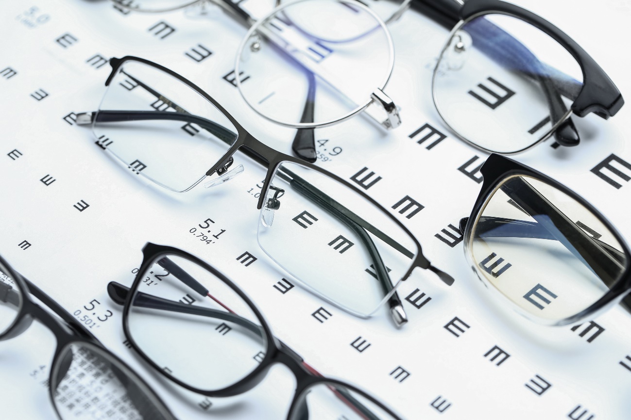 Diferentes tipos de corrección visual: lentes, gafas y accesorios